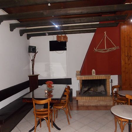 Sparta Team Hotel Athena Bagian luar foto