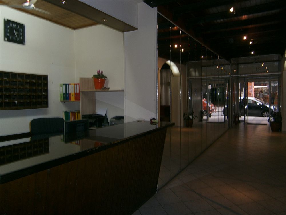 Sparta Team Hotel Athena Bagian luar foto